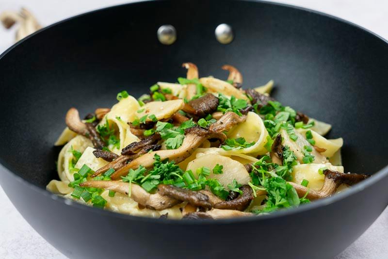 Pasta med jordskokker & østershatte