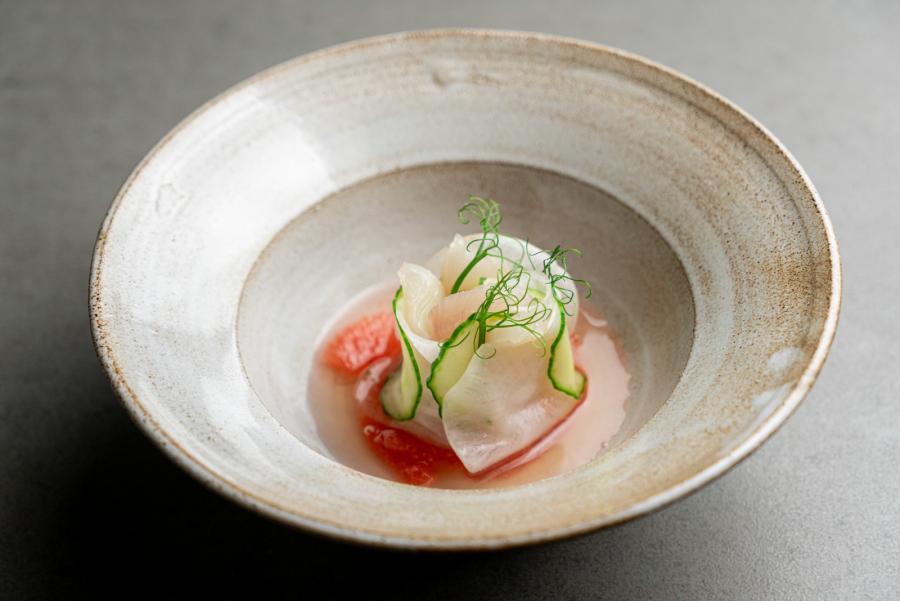 Rose af hiramasa med grape & agurk